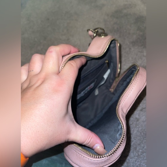 Heart Crossbody - Picture 3 of 6